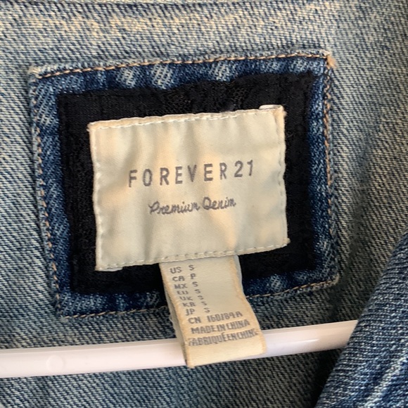 Jean jacket with cute pattern in the back - Picture 3 of 6